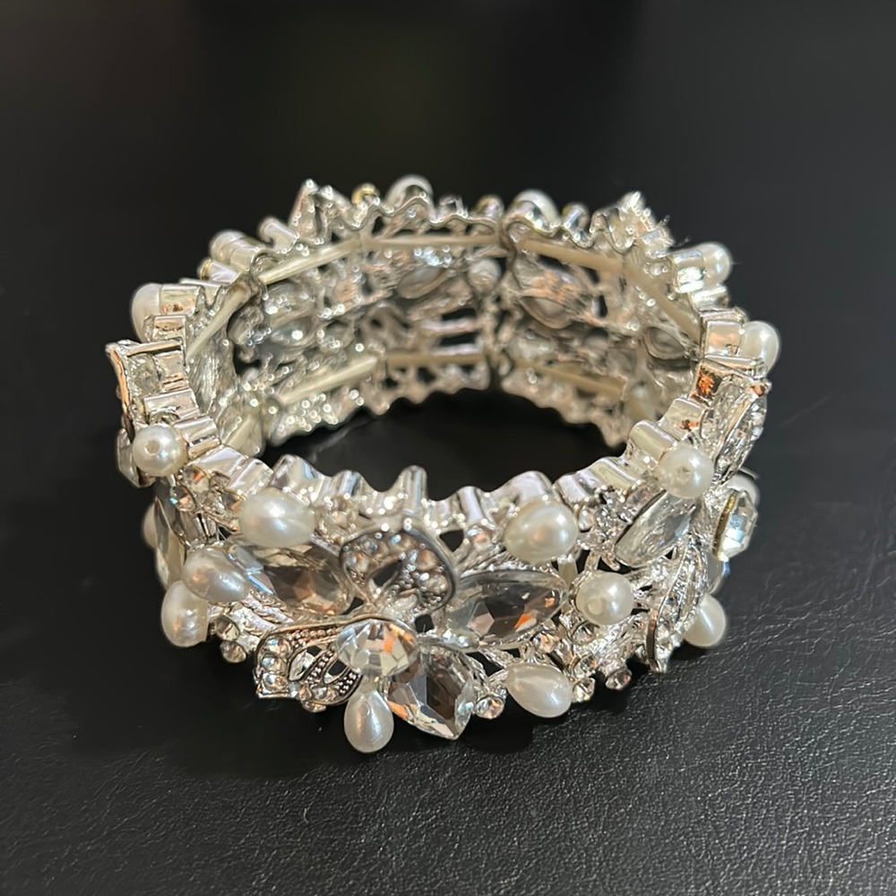 3/$15 stunning silver/rhinestone/pearl special occasion bracelet